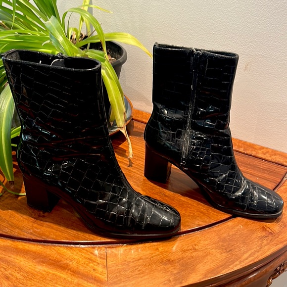 Black Crocodile Pattern (Artificial) Boots - Picture 1 of 3